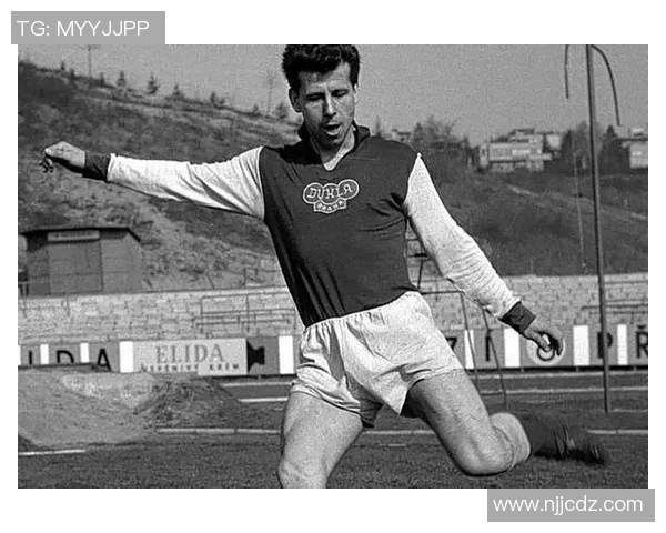 历史上那些令人瞩目的帅气足球明星们的传奇故事与风采