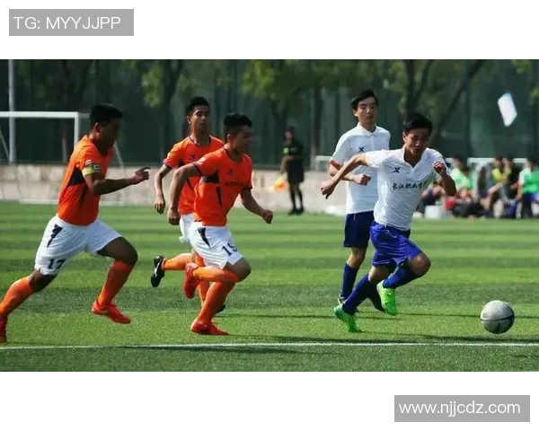 足球明星的成功之路：教育与职业生涯的选择与平衡探讨