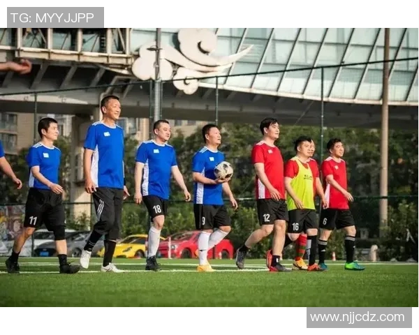 足球明星亲临农村与乡村少年激情对抗精彩瞬间回顾